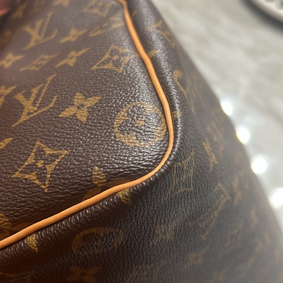 Louis Vuitton Speedy 35 in Monogram - Picture 17 of 17